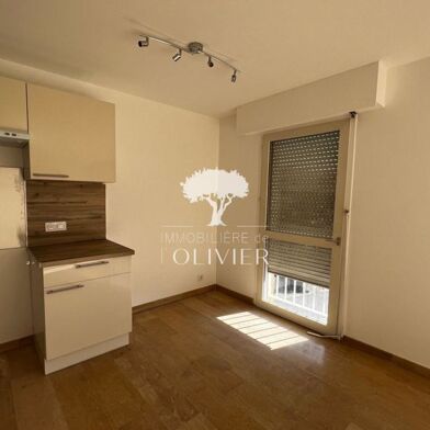 Appartement 3 pièces 830 €