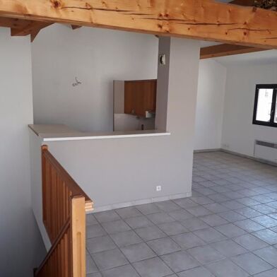 Appartement 4 pièces 900 €