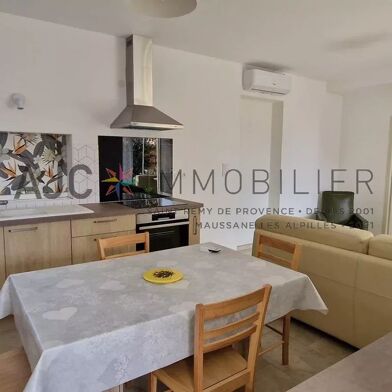 Appartement 3 pièces 880 €