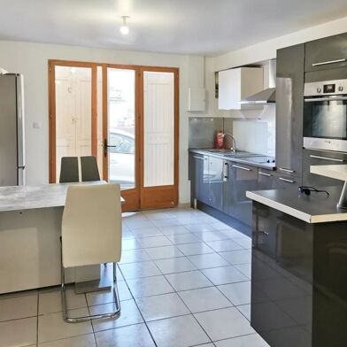 Appartement 3 pièces 885 €