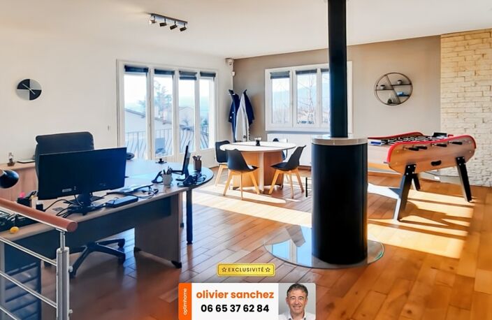 COURNON (63) - 7 pièces - DPE D - 162m² -  Vue dégagée sur la chaîne des Puys — photo 4