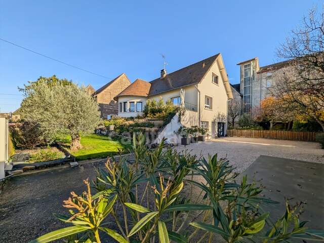 Saint-Marcel (71) Maison à vendre 5 pièces 185 m² garage piscine terrain de 882 m² — photo du bien