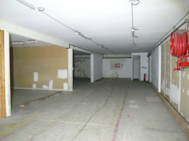 ⚜ A LOUER CHATEAUBERNARD Zone Commercial Local Bureau ⚜ — photo 1