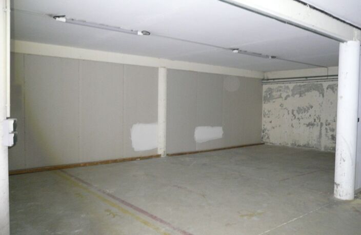 ⚜ A LOUER CHATEAUBERNARD Zone Commercial Local Bureau ⚜ — photo 4