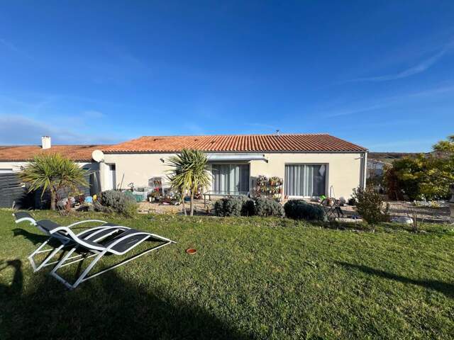 Maison de plain pied À Vendre ARCES SUR GIRONDE 4 pièces — photo du bien