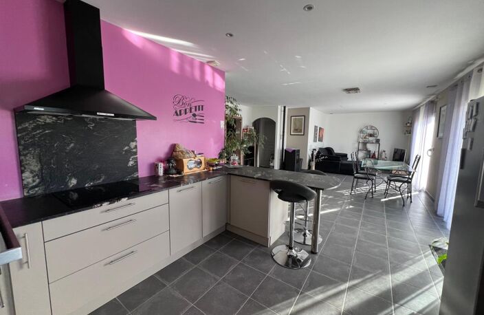 Maison de plain pied À Vendre ARCES SUR GIRONDE 4 pièces — photo 3