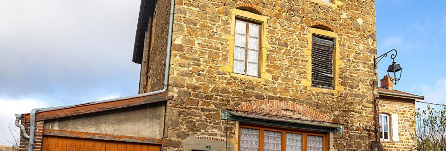 Maison 10 Pièces 300 m² à vendre à Néronde (42510)