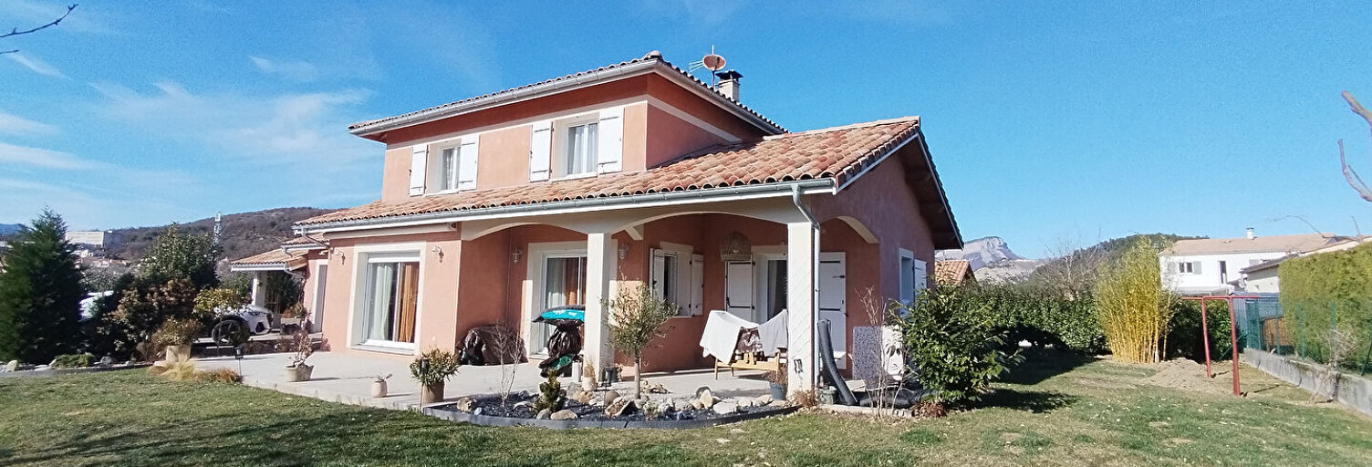 Maison 6 Pièces 137 m² à vendre à Laragne-Montéglin (05300)