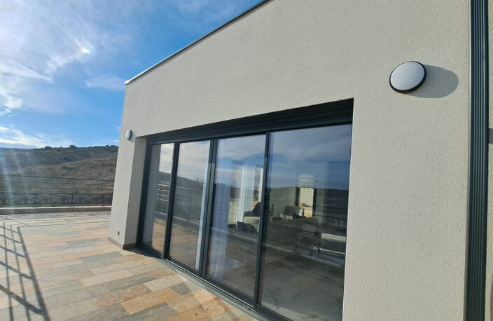 Villa contemporaine neuve avec vue panoramique sur les étang — photo 3