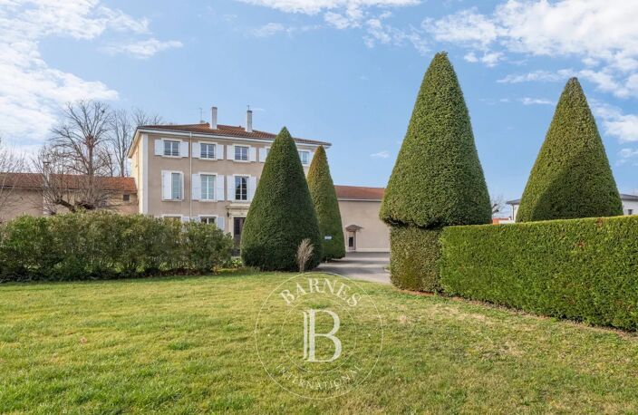 Feyzin - Propriété de caractère au sud de Lyon – 600 m² habitables - Parc paysagé de 5 143 m² - dépendances/garages — photo 2