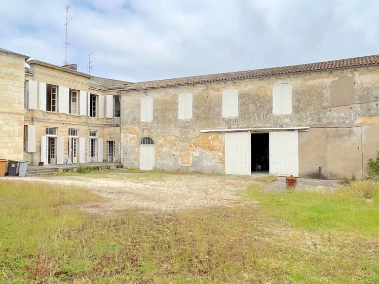 A VENDRE MAISON EN PIERRE DE 317 M2 AVEC JARDIN ET DÉPENDANCES - SECTEUR BLAYE — photo 1