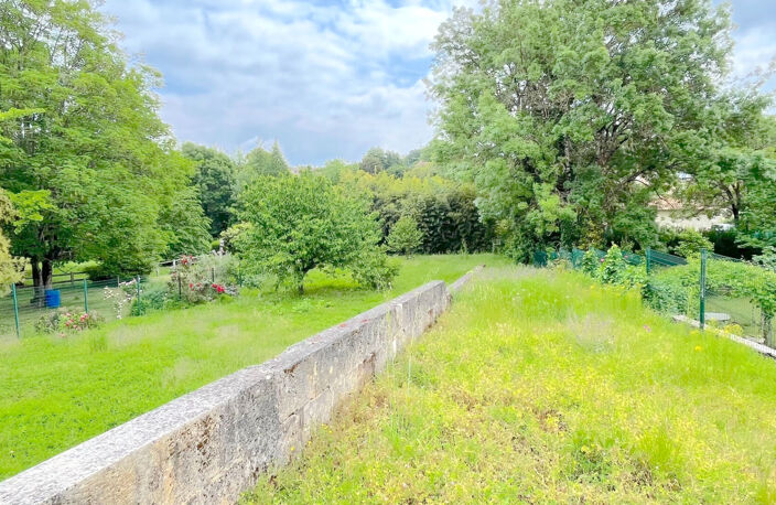 A VENDRE MAISON EN PIERRE DE 317 M2 AVEC JARDIN ET DÉPENDANCES - SECTEUR BLAYE — photo 2