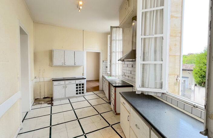 A VENDRE MAISON EN PIERRE DE 317 M2 AVEC JARDIN ET DÉPENDANCES - SECTEUR BLAYE — photo 5