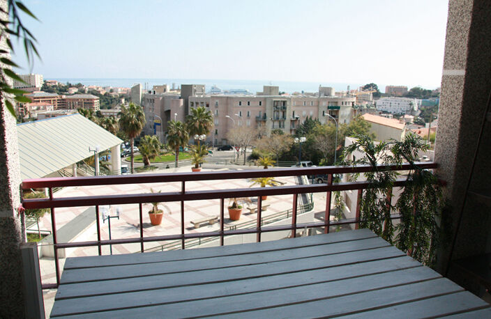Bastia résidence 'Forum du Fango' très beau T4 de 100 m²  + terrasse + cave — photo 2