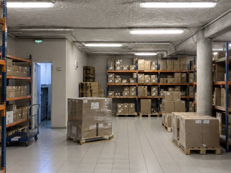 AALIVIMMO VEND zone de stockage centre ville. — photo 1