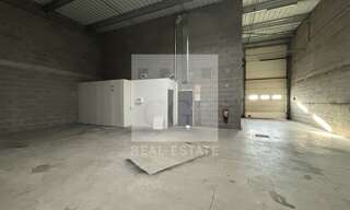 Commerce  564 m² à louer à Décines-Charpieu (69150)