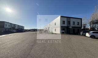 Commerce  574 m² à louer à Saint-Priest (69800)