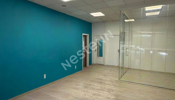 Local commercial 3 pièces  à louer Logis-Neuf (Le) 13190