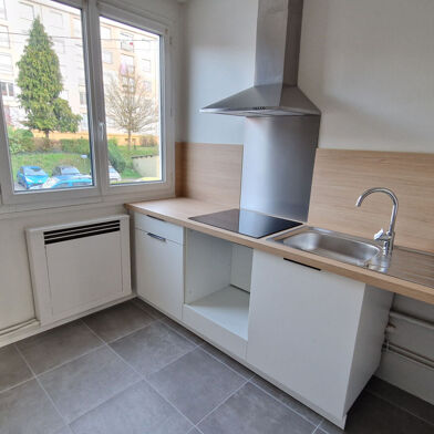 Appartement 3 pièces 740 €