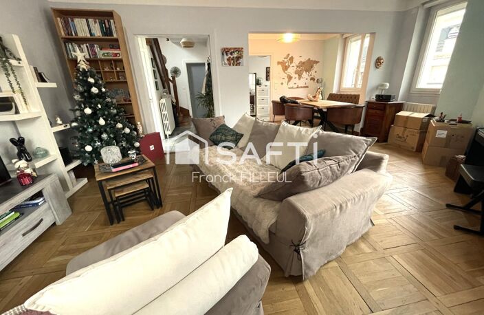 Belle maison avec garage, cour fermée et carport — photo 2