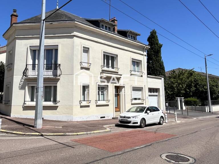 Belle maison avec garage, cour fermée et carport — photo 1