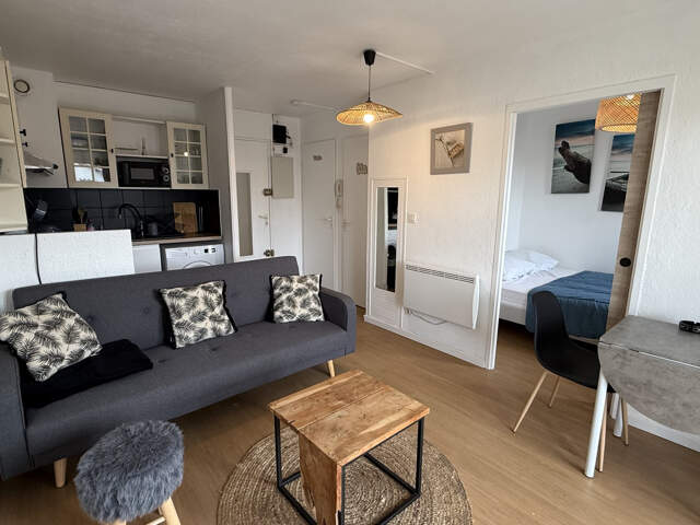 VAUX PONTAILLAC APPARTEMENT 2 PIECES AVEC BALCON 50M PLAGE a — photo du bien
