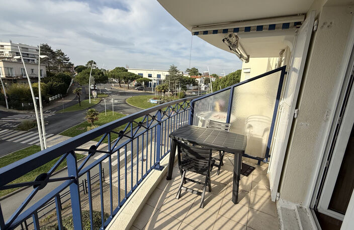 VAUX PONTAILLAC APPARTEMENT 2 PIECES AVEC BALCON 50M PLAGE a — photo 2