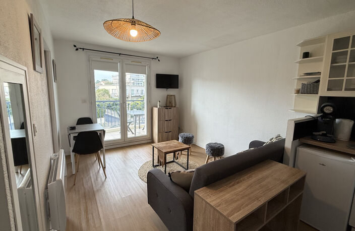 VAUX PONTAILLAC APPARTEMENT 2 PIECES AVEC BALCON 50M PLAGE a — photo 3