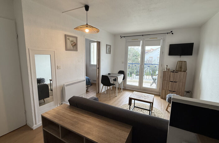 VAUX PONTAILLAC APPARTEMENT 2 PIECES AVEC BALCON 50M PLAGE a — photo 4