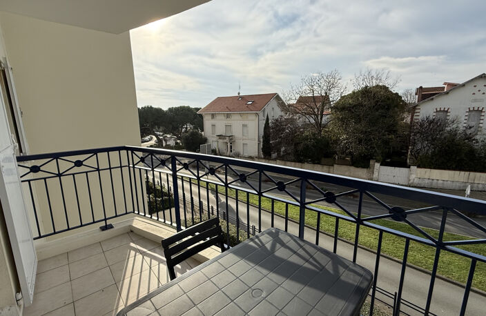 VAUX PONTAILLAC APPARTEMENT 2 PIECES AVEC BALCON 50M PLAGE a — photo 5