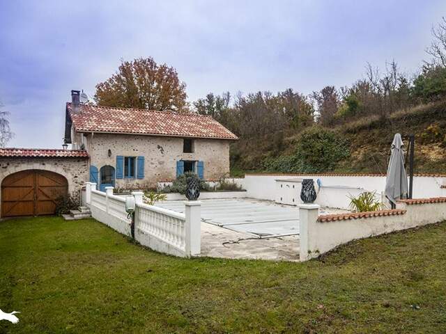 Maison en pierre de 3 pièces principales — photo du bien