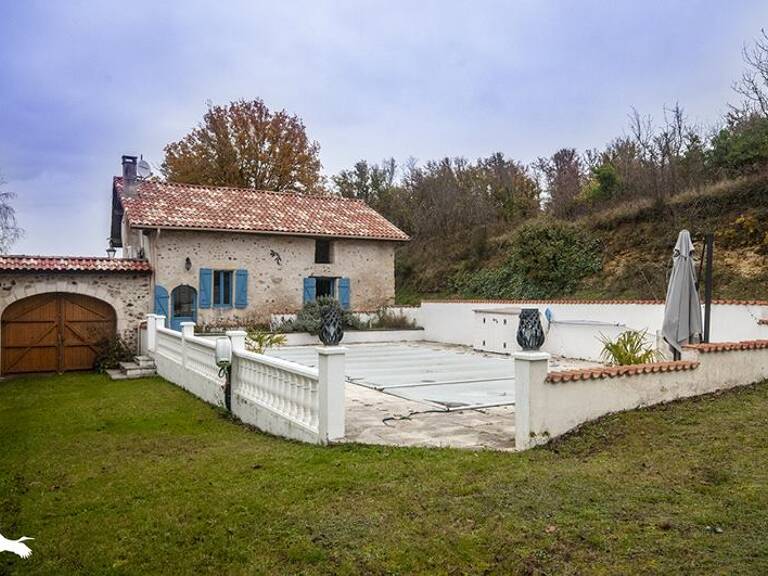 Maison en pierre de 3 pièces principales — photo 1