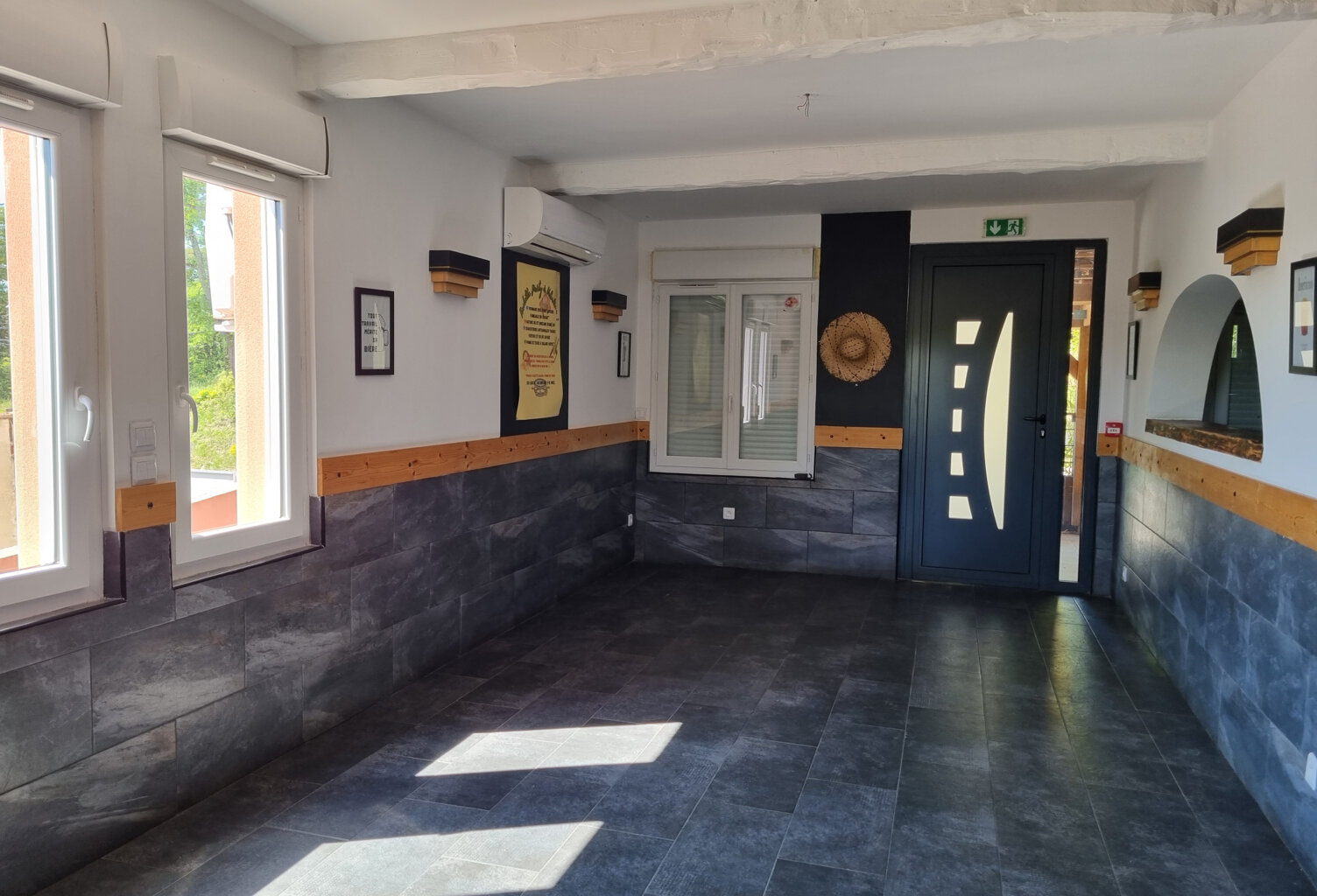 LOCAL COMMERCIAL sur 1728 m2 de terrain clos — photo 1