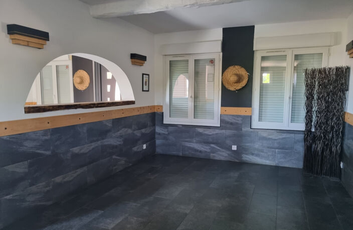 LOCAL COMMERCIAL sur 1728 m2 de terrain clos — photo 3