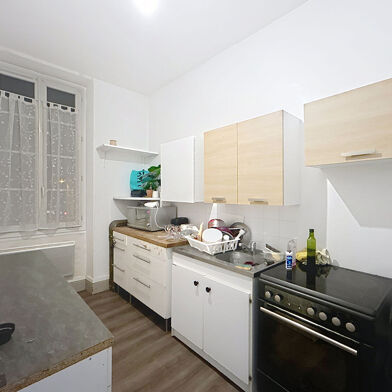 Appartement 3 pièces 810 €