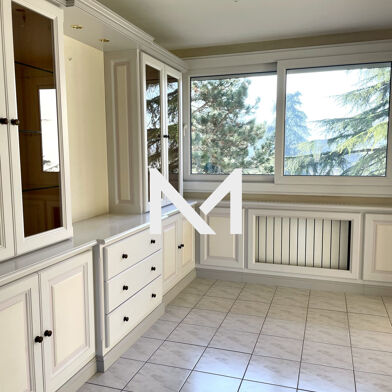 Appartement 4 pièces 180000 €