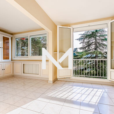 Appartement 4 pièces 180000 €