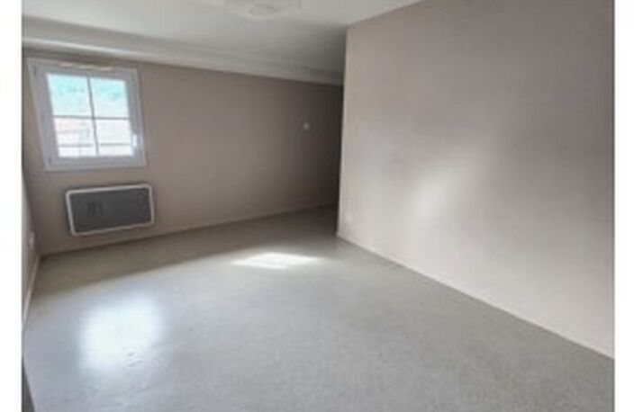 COUBON - CHARENTUS - MAISON 75 M² HABITABLES - 2 CHAMBRES - — photo 4
