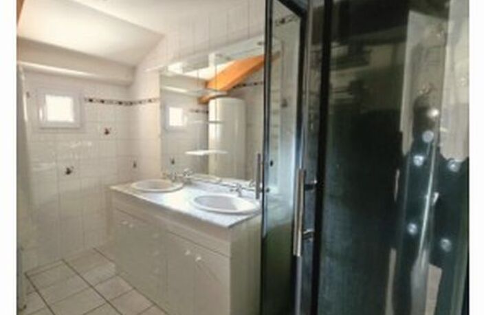 COUBON - CHARENTUS - MAISON 75 M² HABITABLES - 2 CHAMBRES - — photo 5