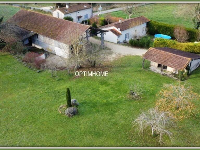 Propriété avec maison d'habitation +gîte + nombreuses dépendances + grand terrain — photo 1