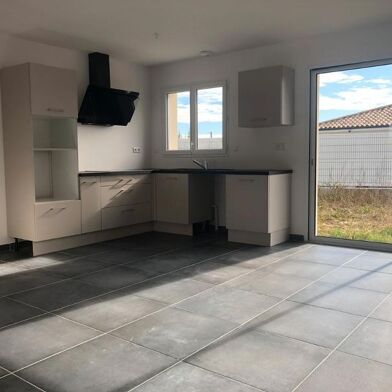 Maison 4 pièces 900 €