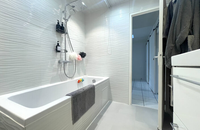 SAINT-CHAMOND- duplex familial lumineux - 103,43m2 loi Carrez (109,70m2 au sol )- 3 chambres -balcon — photo 5
