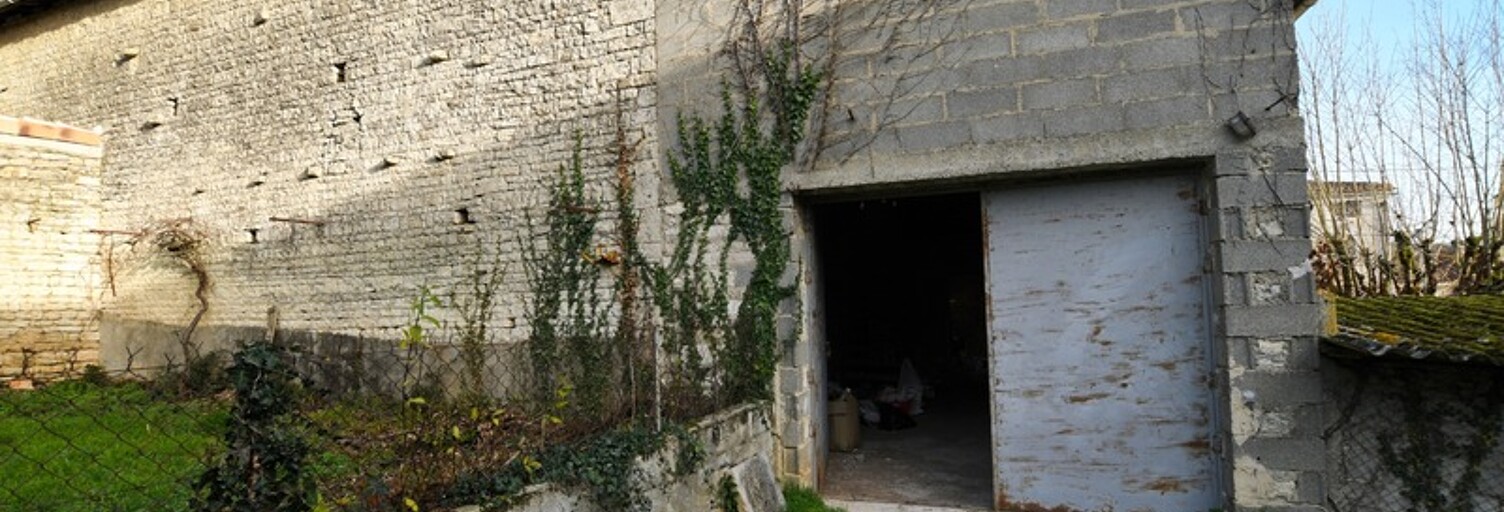 Commerce 4 Pièces 114 m² à vendre à La Boixe (16330)