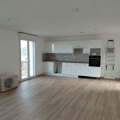 Maison 5 pièces 1750 €