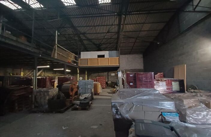 LOCAUX COMMERCIAUX - 390m² - BUREAUX + STOCKAGE — photo 2