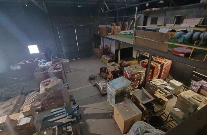 LOCAUX COMMERCIAUX - 390m² - BUREAUX + STOCKAGE — photo 4