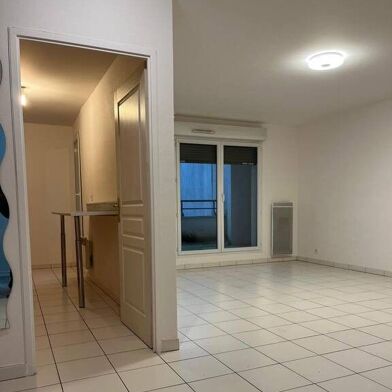 Appartement 3 pièces 885 €