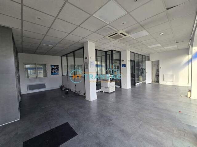 PONTAULT RARE LOCAL COMMERCIAL A LOUER de 81m² — photo du bien