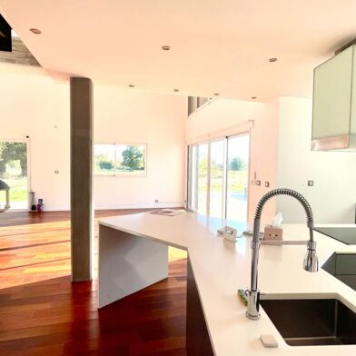 Maison 6 pièces 529890 €