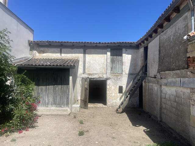 Chai à rénover avec permis de construire — photo du bien